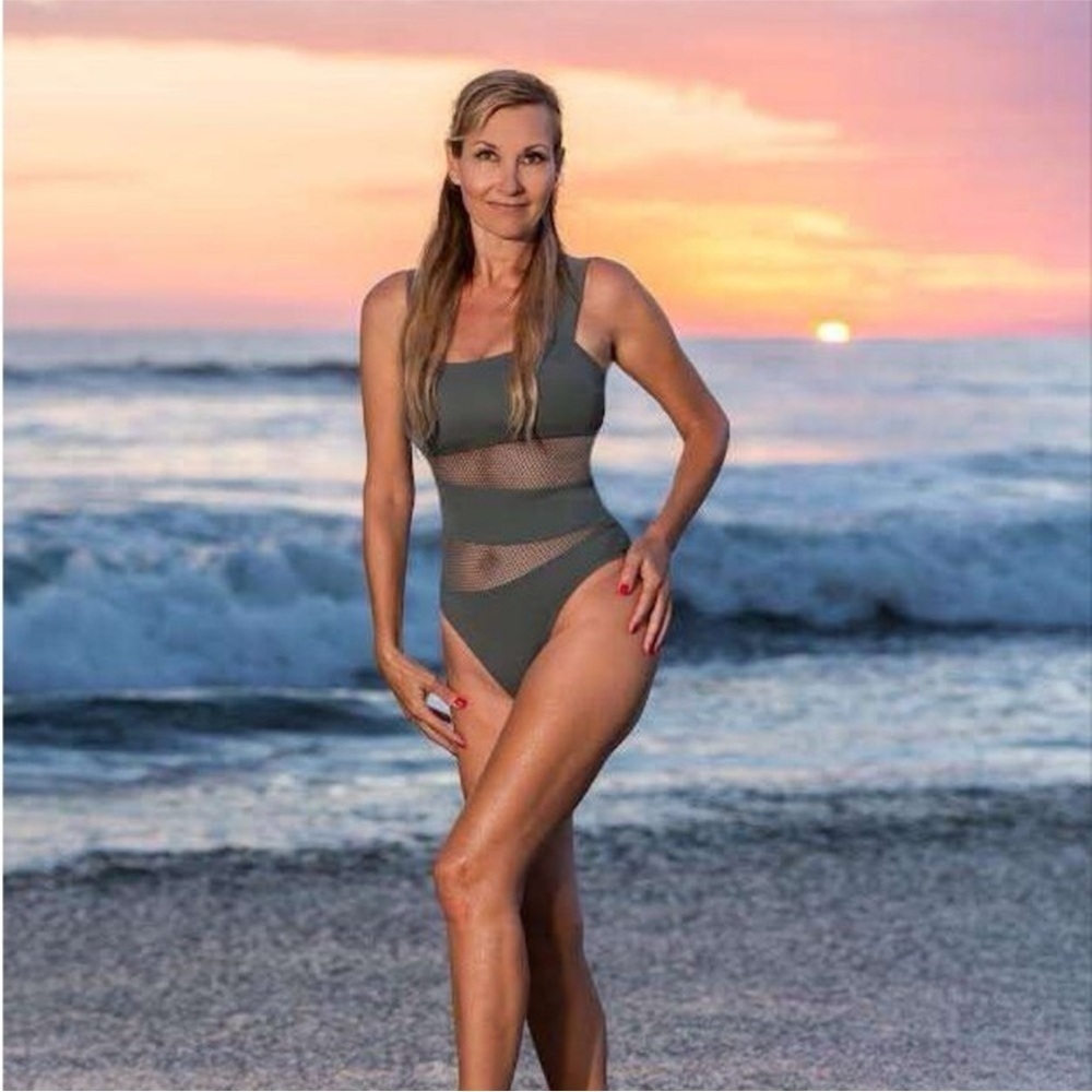 Carmen Marc Valvo One Piece Mesh Palm Green Swimsuit Size 8